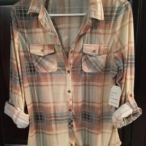 🆕 Women’s plaid shirt size large NEW